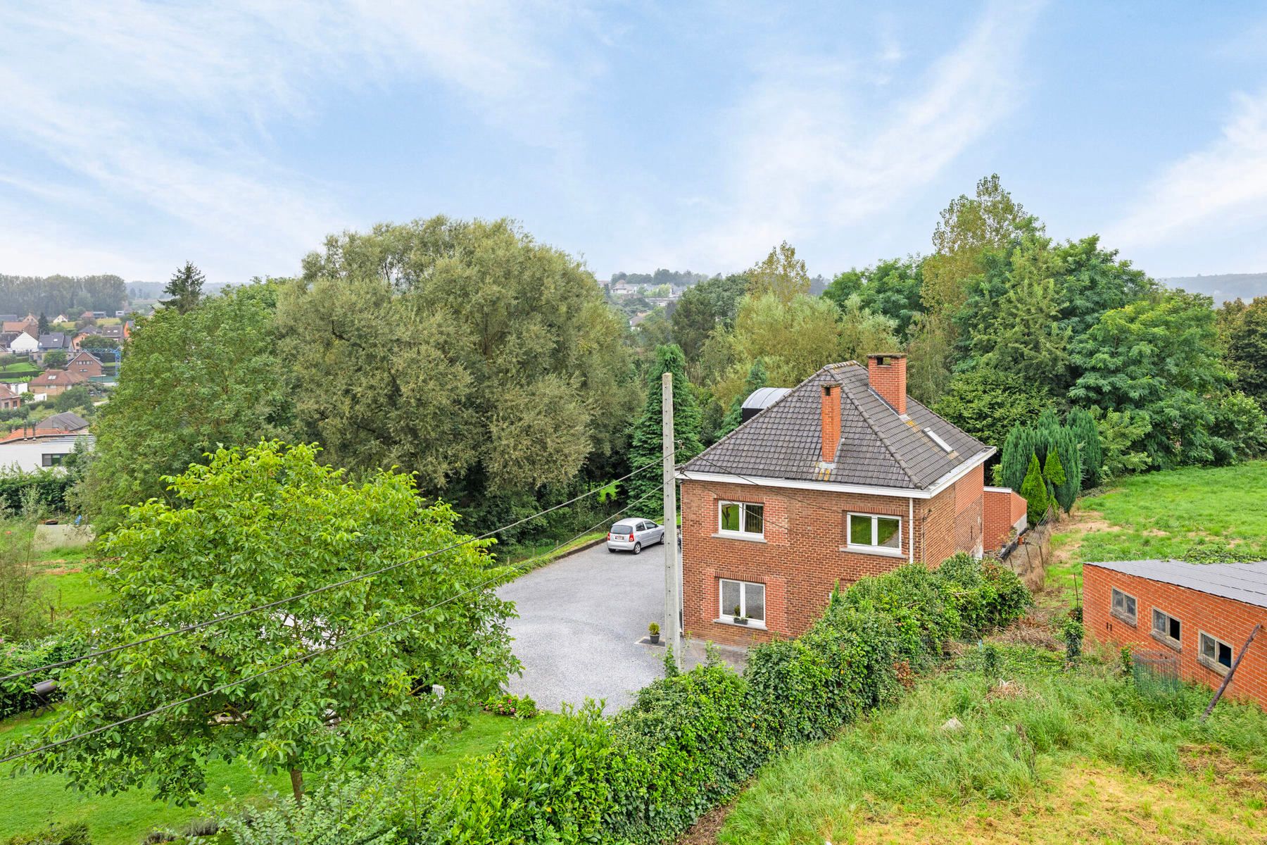 Charmante woning op een prachtig perceel omringd door groen foto 3