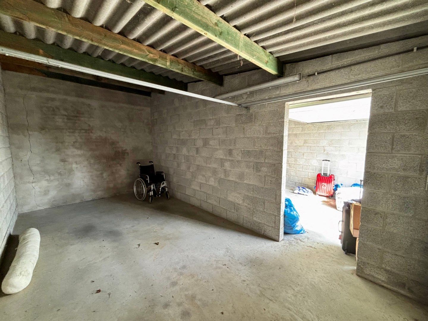 Ruim en lichtrijk appartement met 2 slpks en 2 garages. foto 5