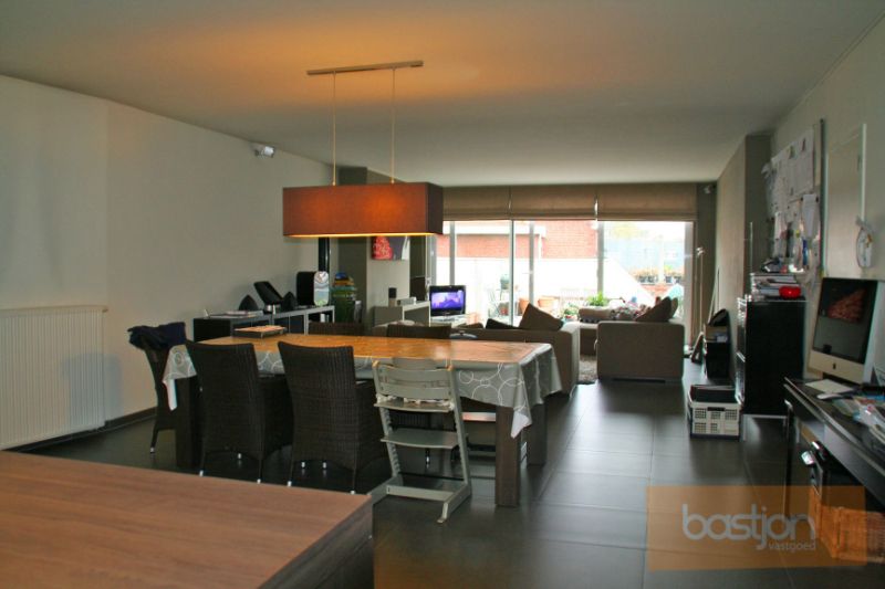 TE KOOP: Handelspand + Duplexappartement in hartje Kuurne foto 5