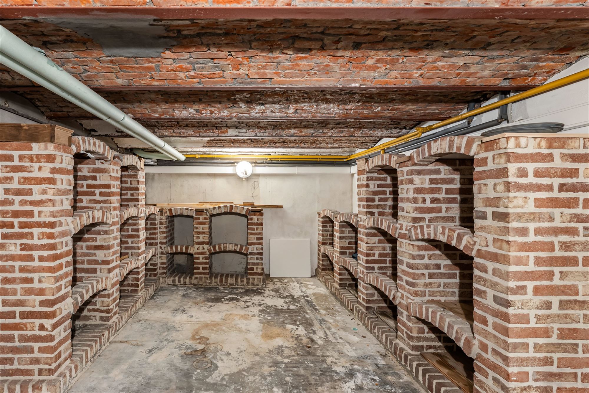 PRACHTIG INSTAPKLAAR HERENHUIS IN GEEL CENTRUM  foto 26