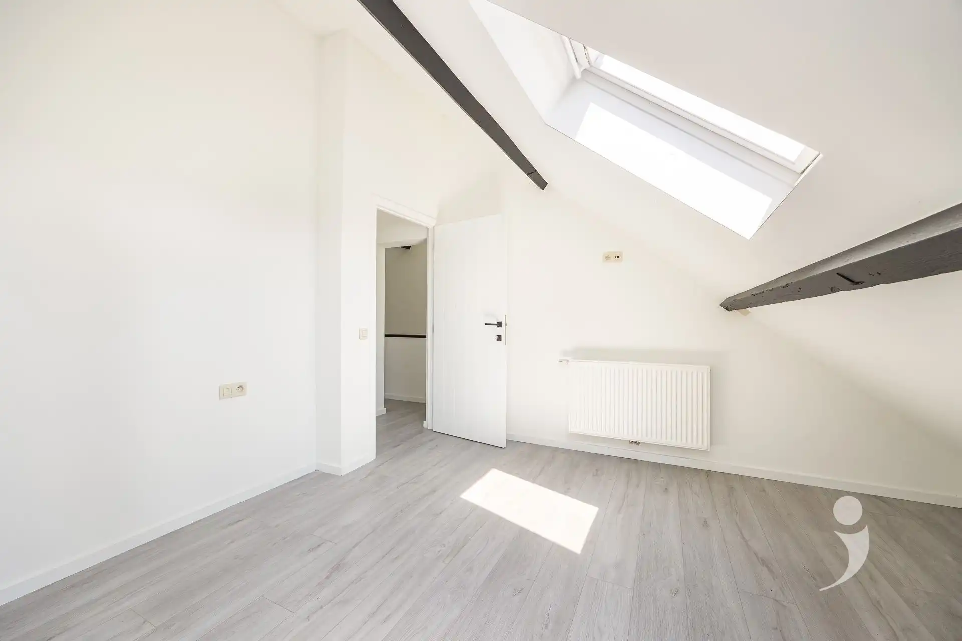 Karaktervolle, volledig gerenoveerde woning met 4 slaapkamers, 2 badkamers en zonnige tuin! foto 22