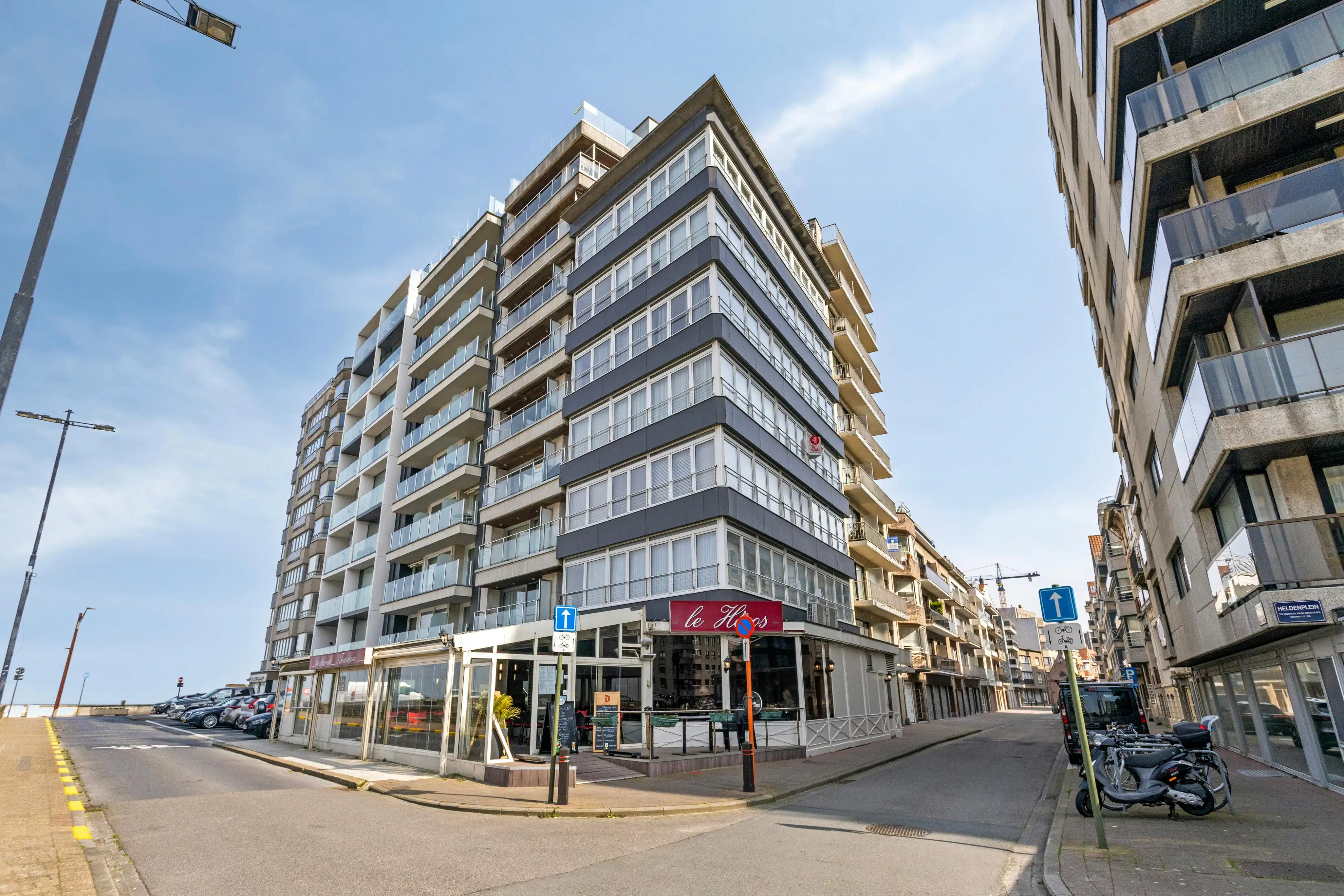 Instapklaar appartement te koop aan het Heldenplein te Heist foto 10