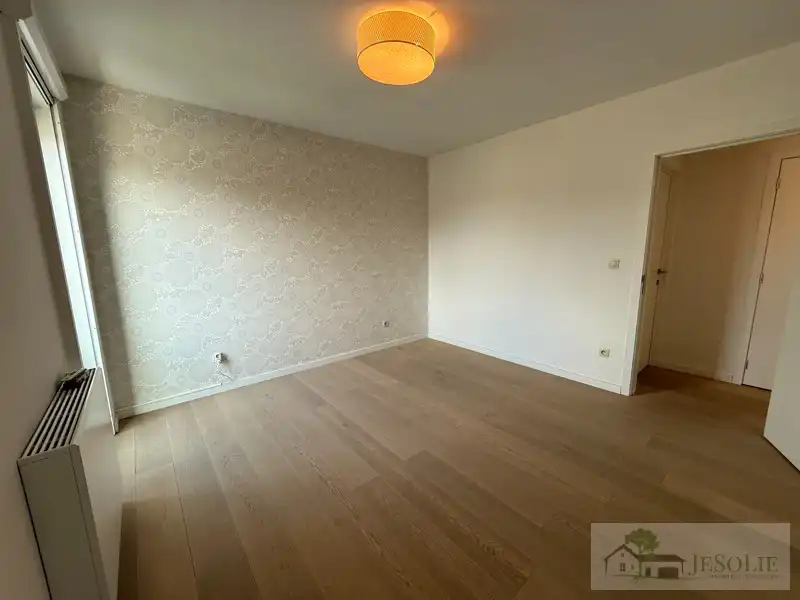 Tiptop verzorgd 2 slpk appartement met groot terras foto 11