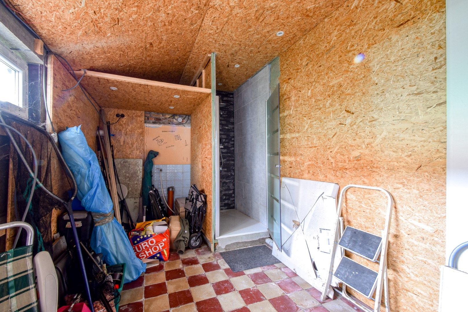 Ruime gezinswoning met 4 slaapkamers, tuin en garage – ideaal renovatieproject te Lombardsijde foto 14