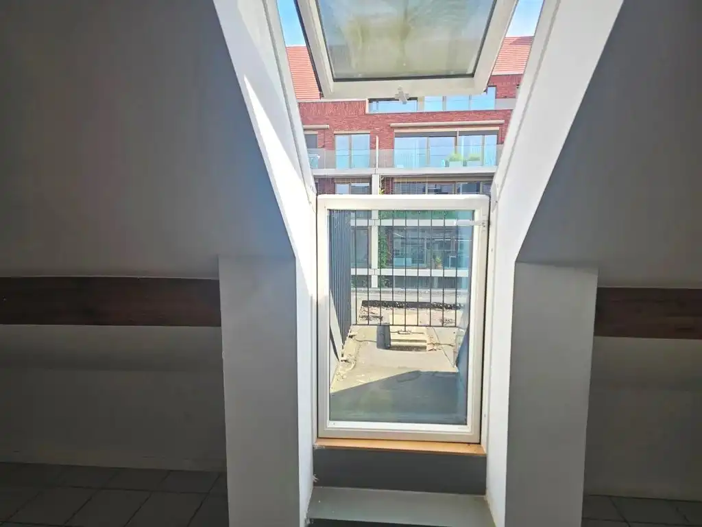 Charmante studio op de dakverdieping in hartje Hasselt foto 9