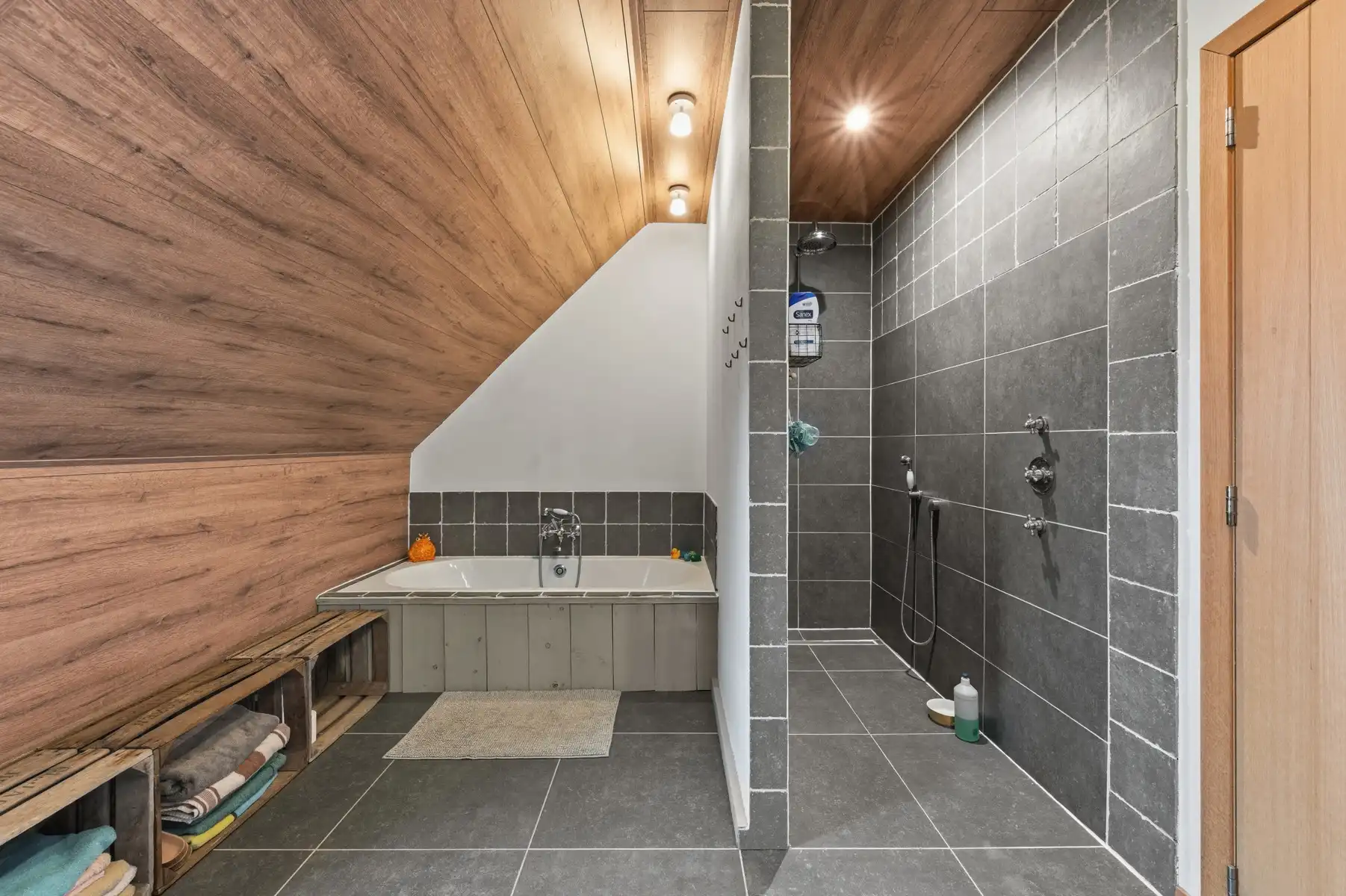 Recente BEN villa met 1,7 ha weiland foto 19