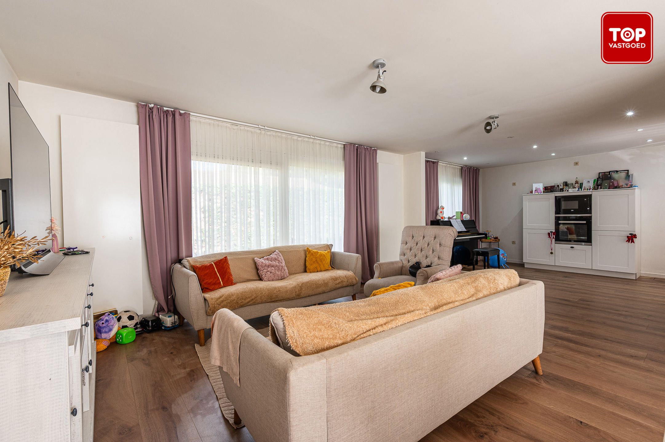 Alleenstaande woning met 3 slaapkamers, 2 badkamers en inpandige garage  foto 7