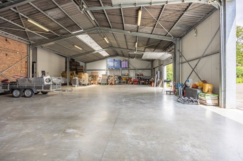 Woning, open bebouwing met naastliggende, grote loods op 18are foto 6