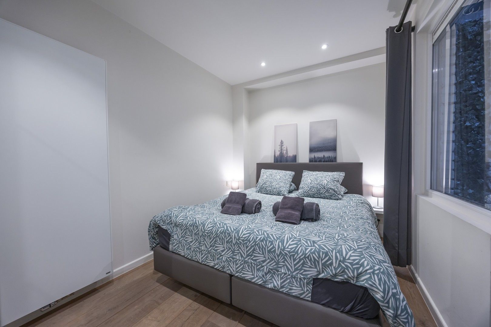 PRACHTIG, GEMEUBELD APPARTEMENT MET 2 SLAAPKAMERS NABIJ HET BRUISEND STADSCENTRUM foto 9