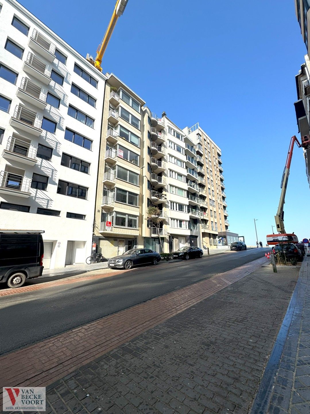 Vernieuwd appartement met zijdelings zeezicht foto 12