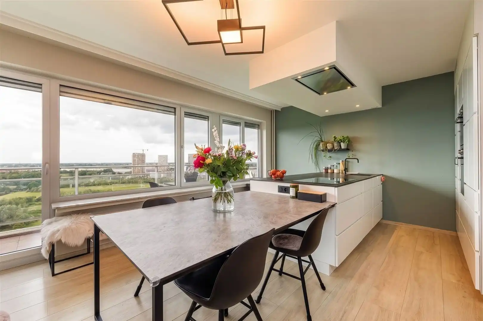 Gerenoveerd appartement met adembenemende zichten foto 5