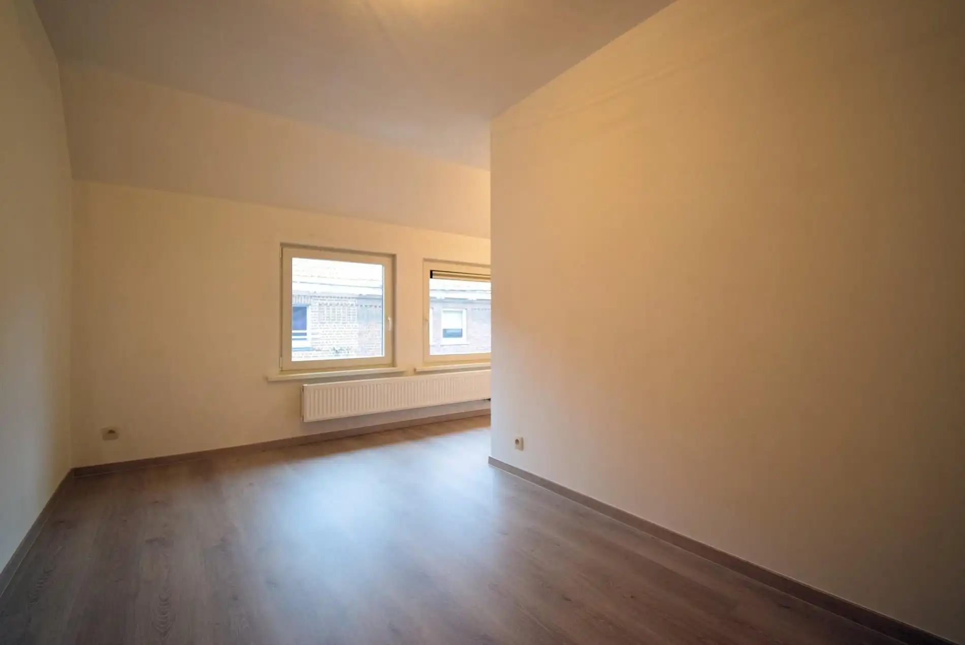 GEZELLIGE VOLLEDIG GERENOVEERDE STADSWONING foto 11