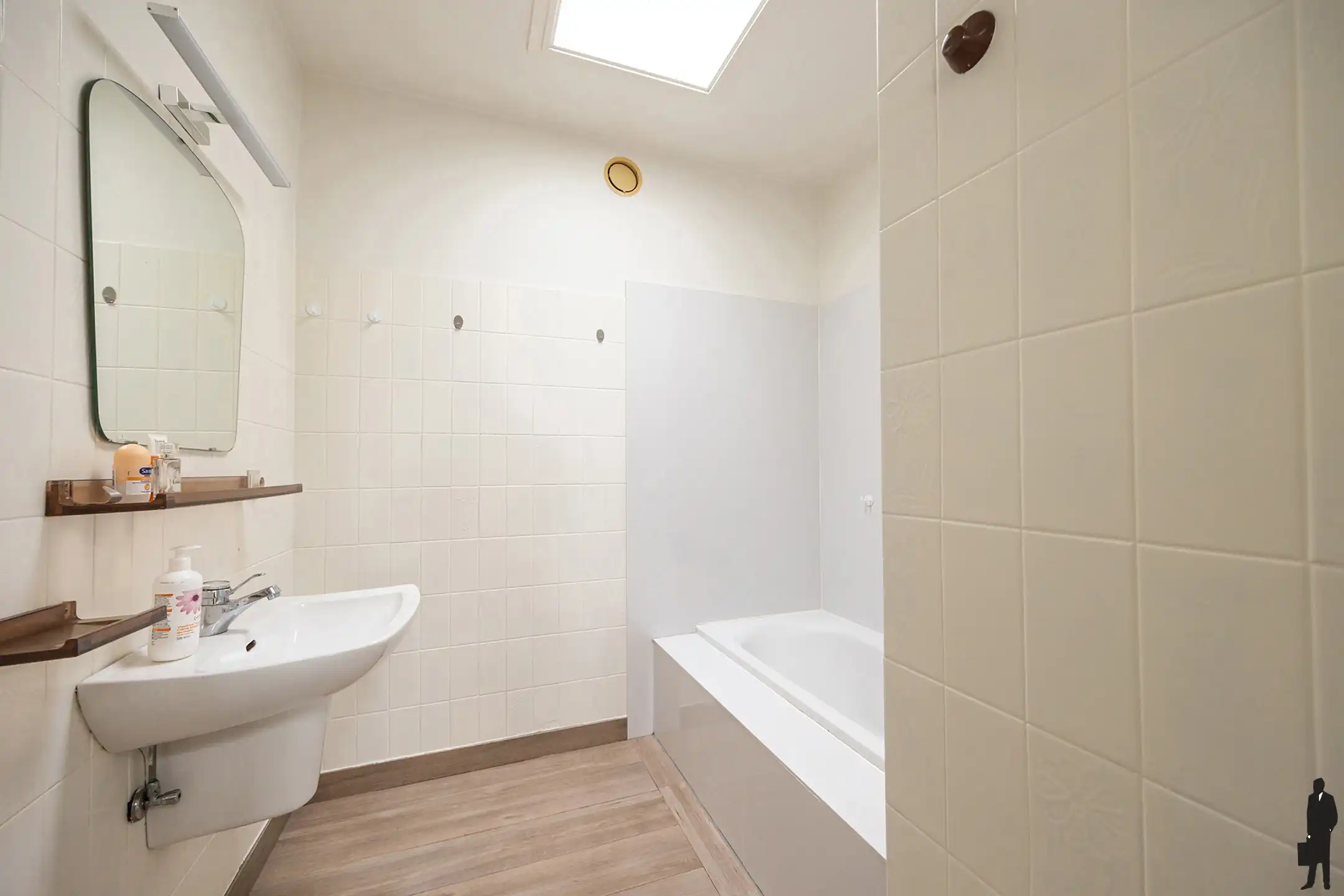 Instapklaar hoekappartement met terras & garage foto 9