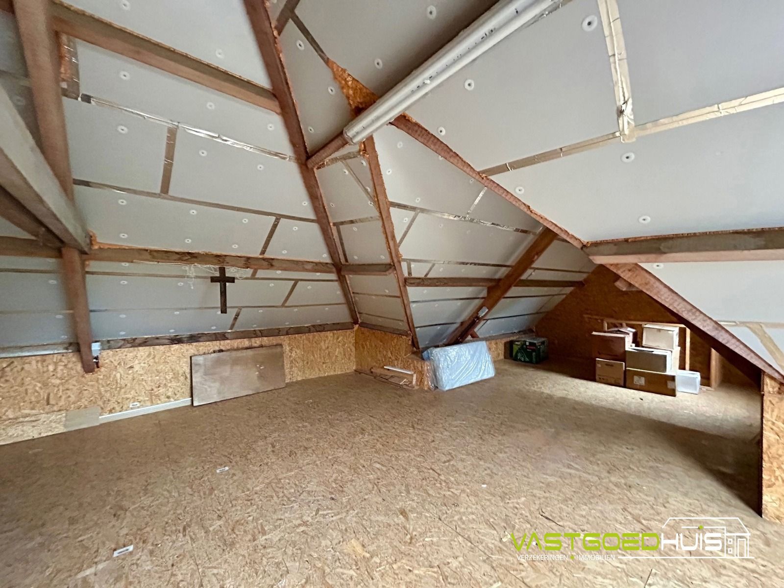 Ruime gezinswoning met garage en tuin foto 19