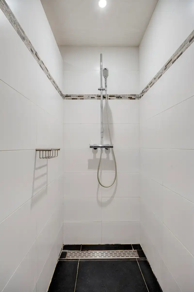 Instapklare HOB met 5 kamers + bureau, en aangename tuin! foto 24