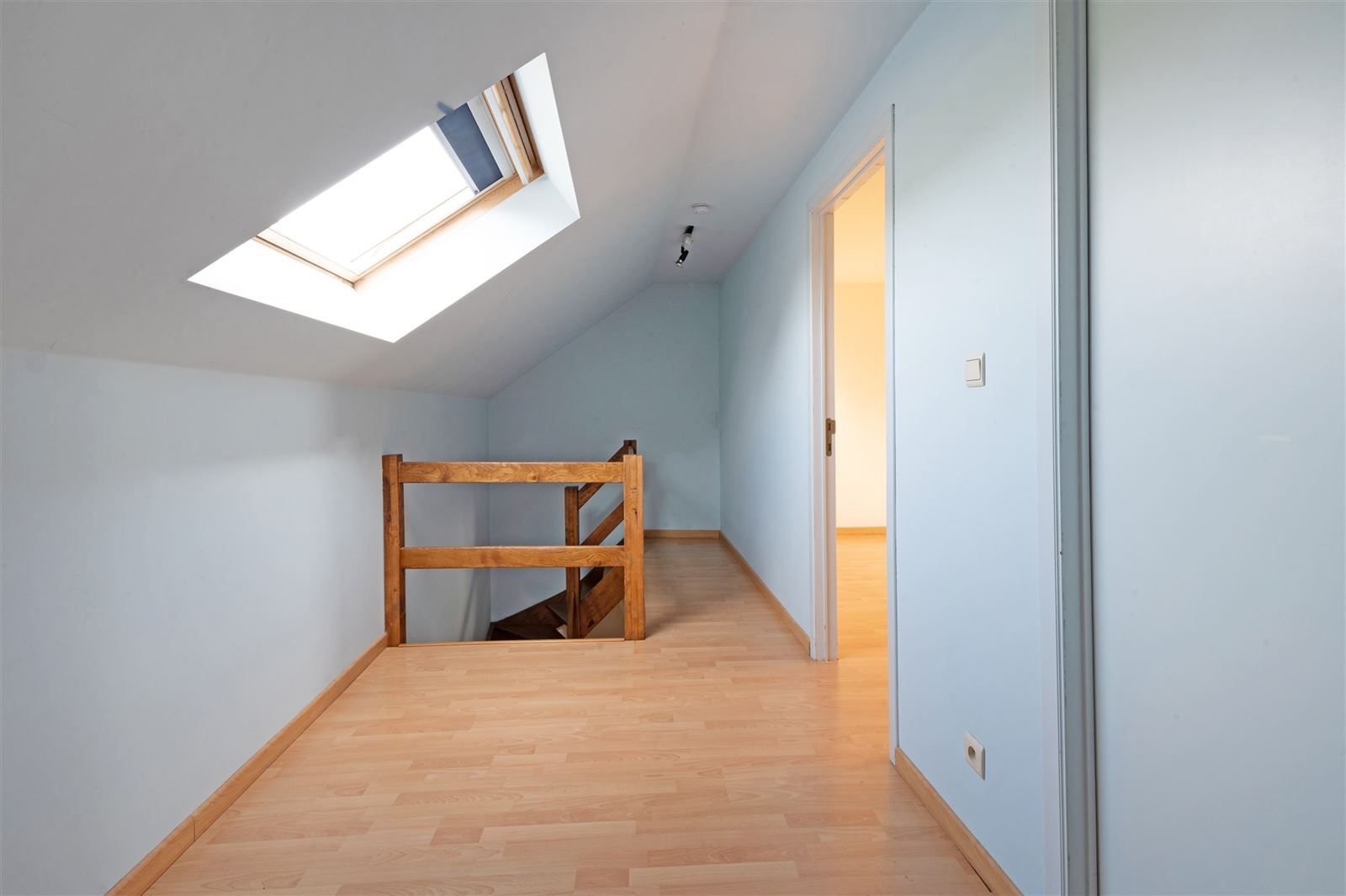 Instapklare woning met 2 slaapkamers  en privé parking/terras foto 6