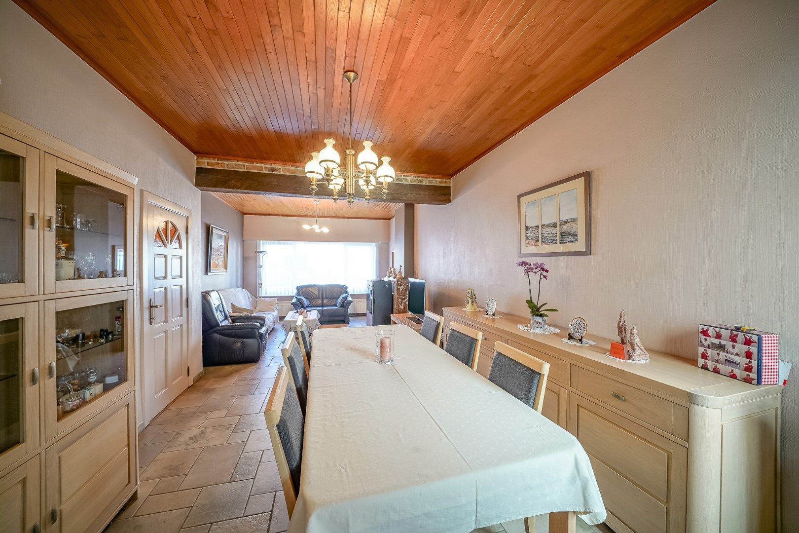TE KOOP  instapklare woning met grote zonnige tuin en garage/loods. foto 7