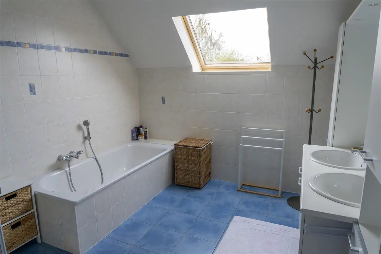 Kwalitatief afgewerkte woning met zonnige tuin, 3 slaapkamers en bureau. foto 24