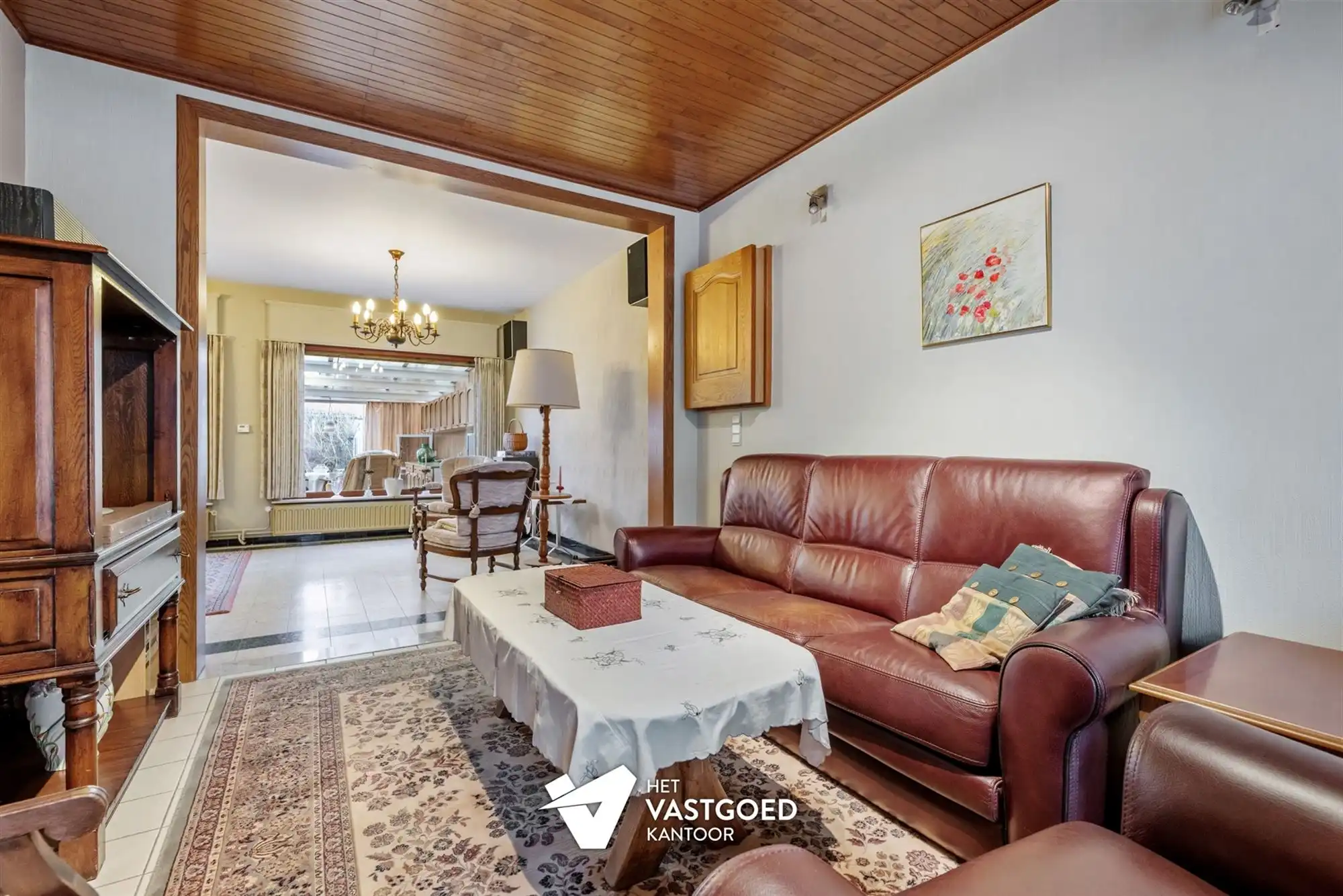 CENTRAAL GELEGEN, RUIME WONING MET VEEL MOGELIJKHEDEN! foto 2