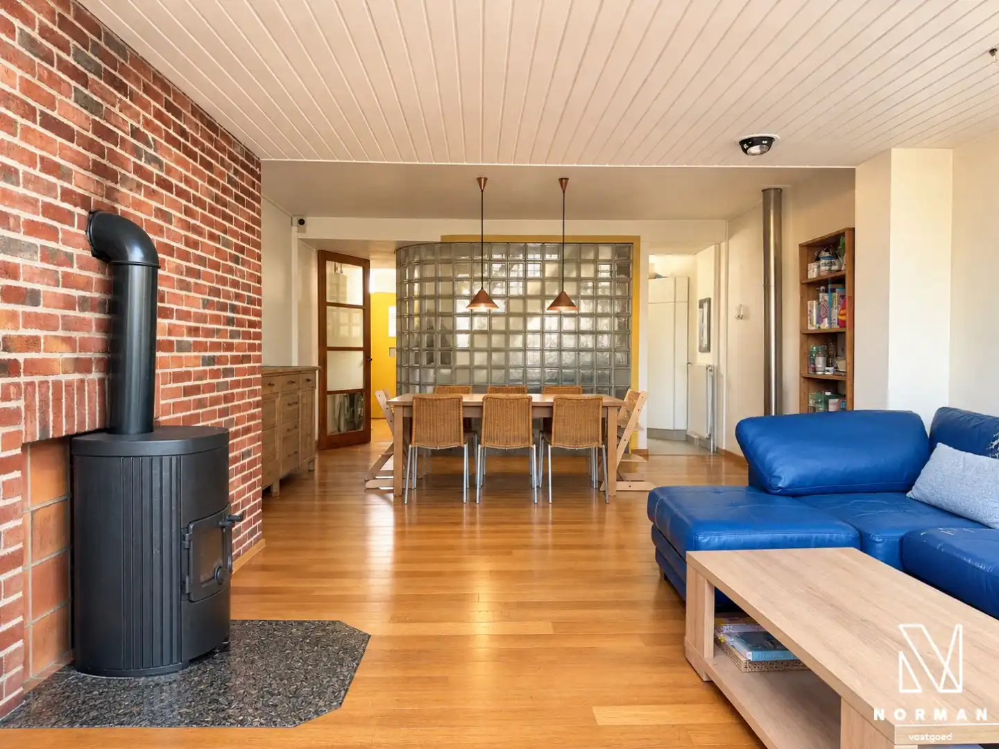 Woning met 3 slaapkamers, tuin en uitweg met garage te koop in Gullegem! foto 3