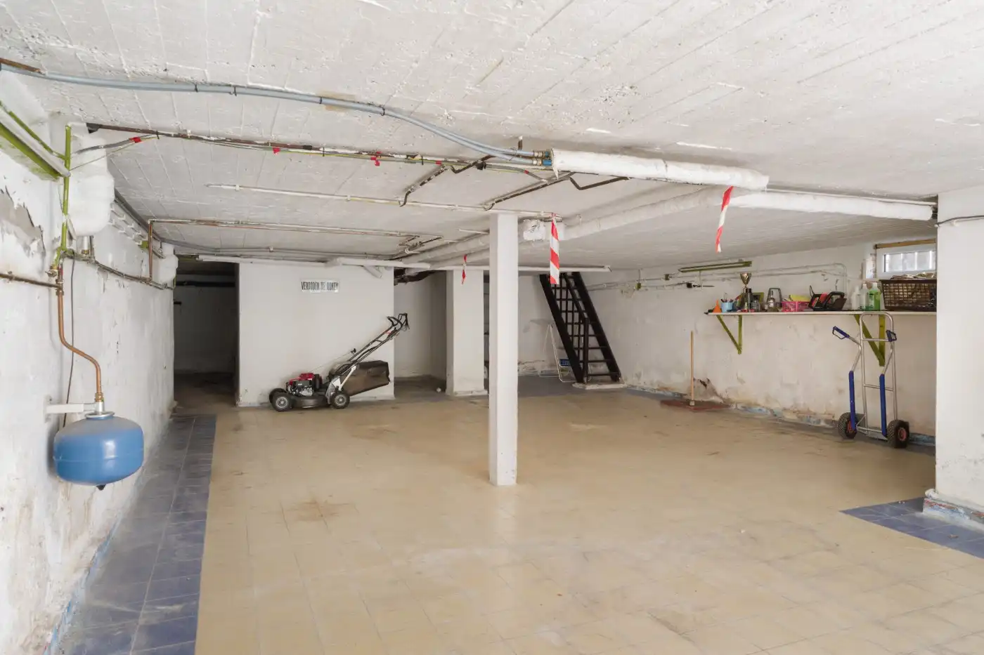 Vrijstaande laagbouwwoning met 3 slpk., garage en prachtige tuin foto 20