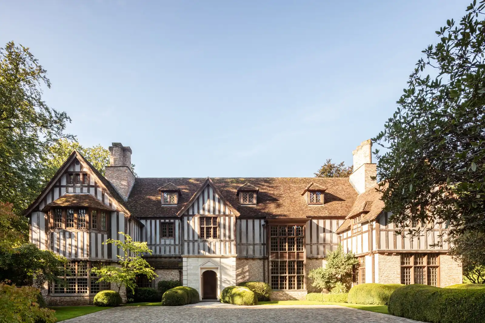 AN EXCEPTIONAL ENGLISH TUDOR RESIDENCE — SCHOTEN, ANTWERP foto 27