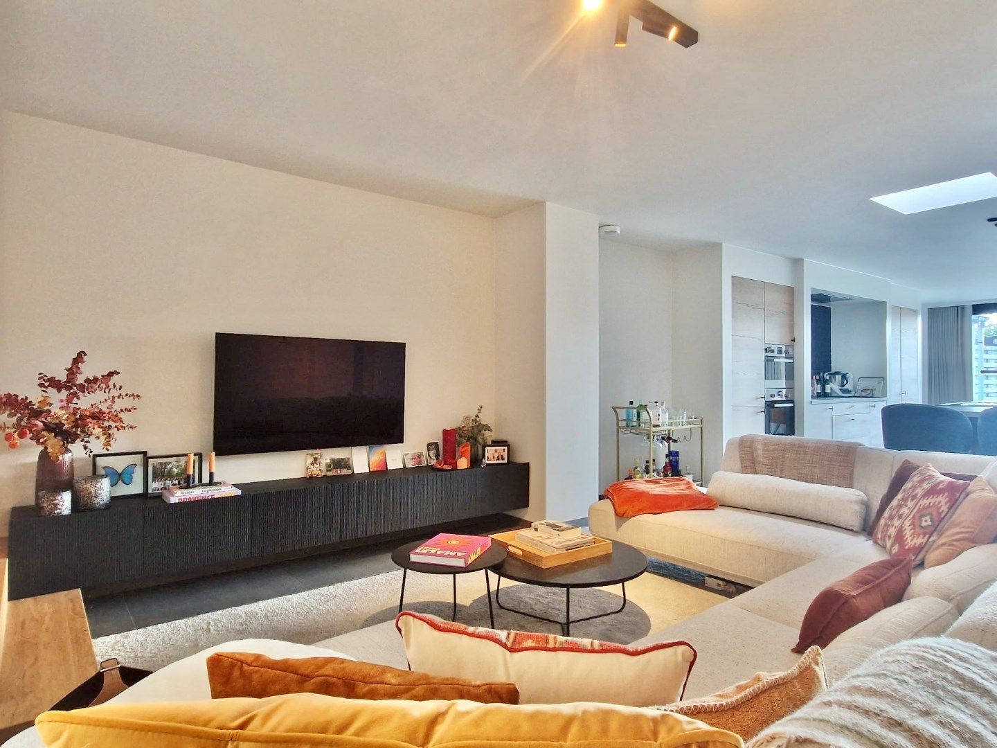 Prachtig afgewerkte woning met 3 slaapkamers in Oekene foto {{pictureIndex}}