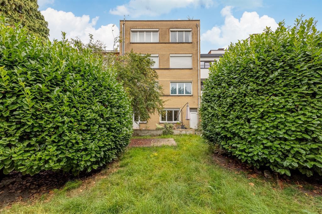 Gelijkvloers appartement met groene tuin foto 6