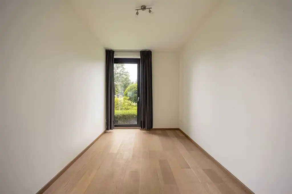 Instapklaar gelijkvloers appartement met tuin foto 12