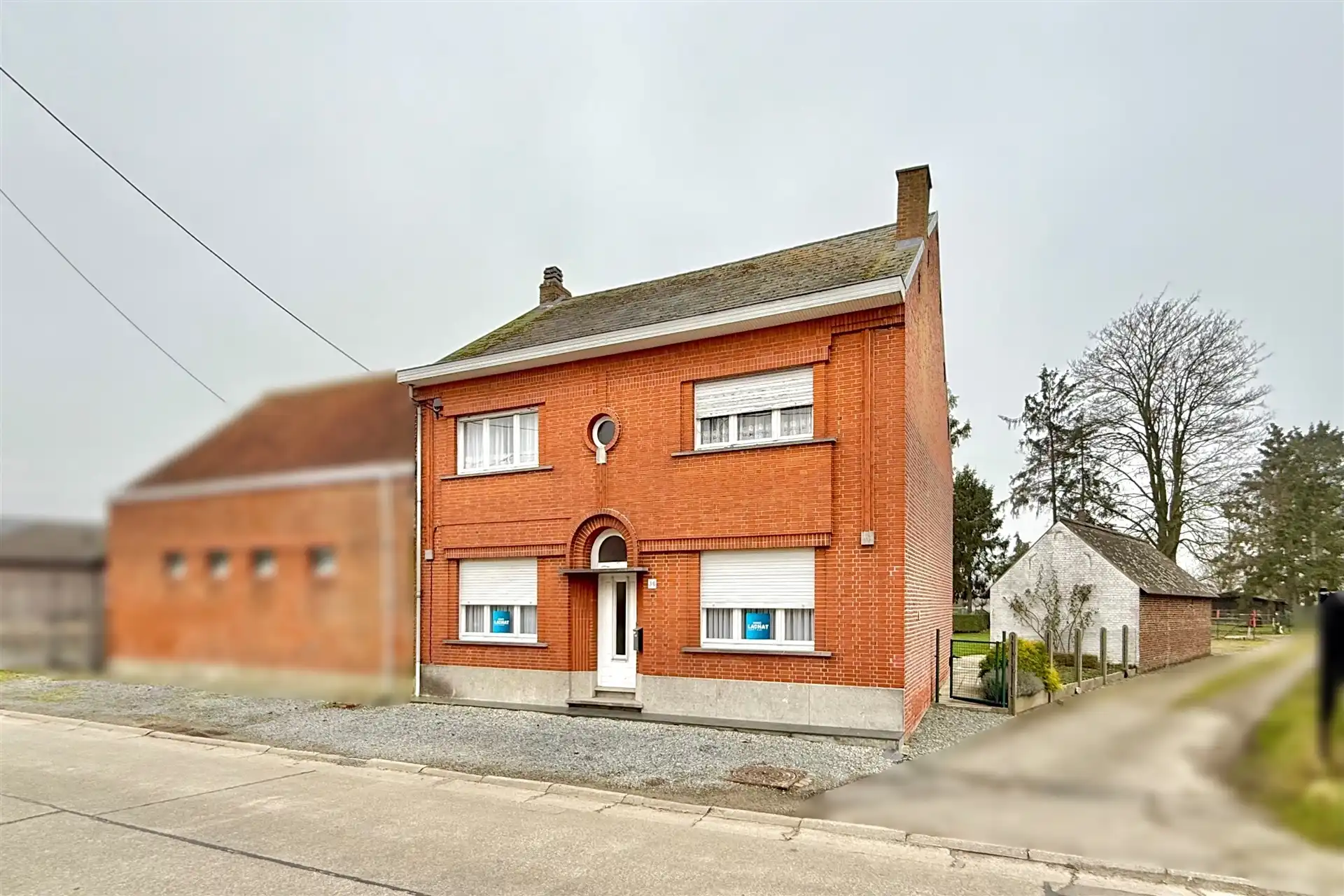 Hoofdfoto van de publicatie: Te renoveren woning met tuin en garage