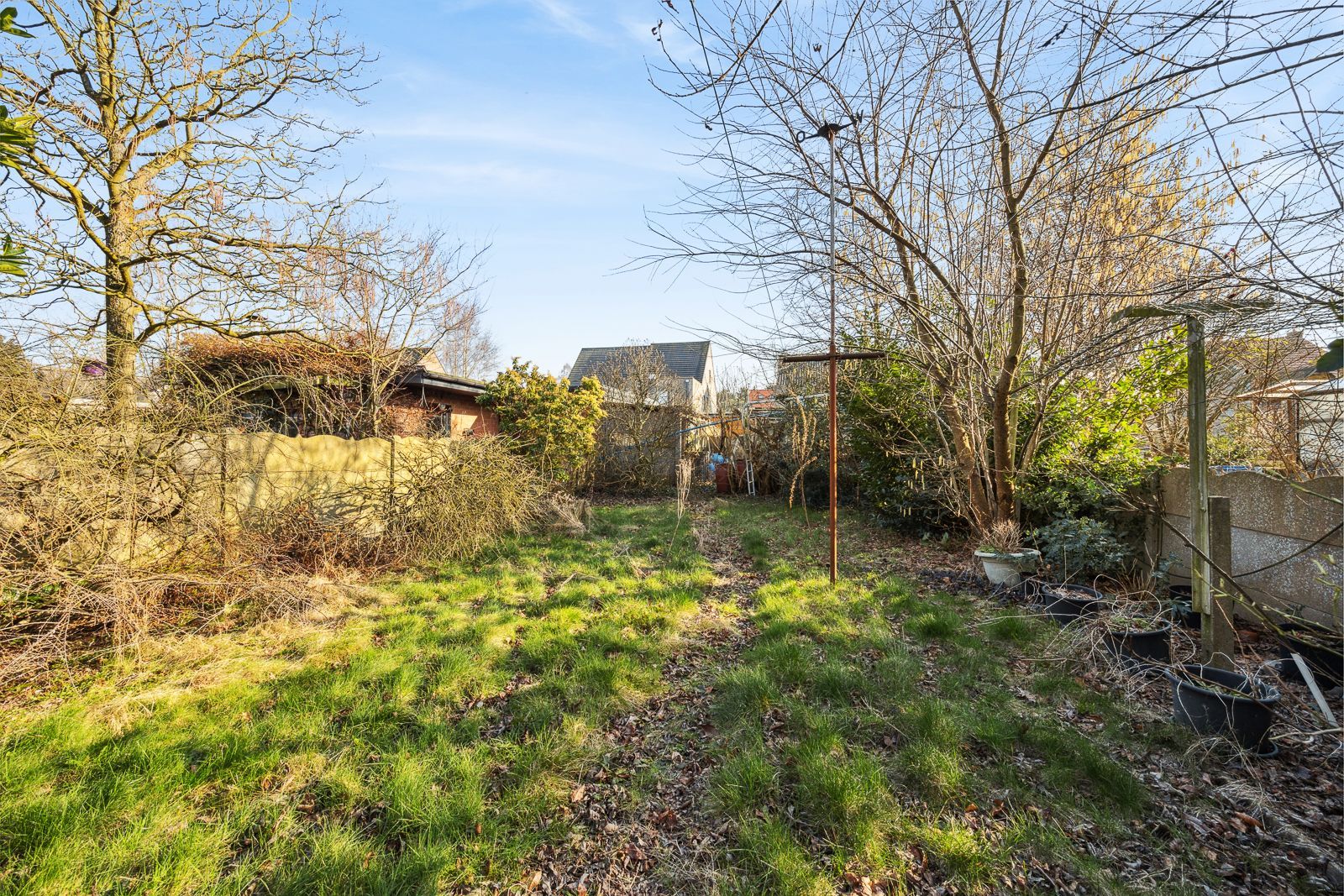 Ruime woning met renovatiepotentieel, garage en zuid tuin in Putte-Kapellen. foto 19
