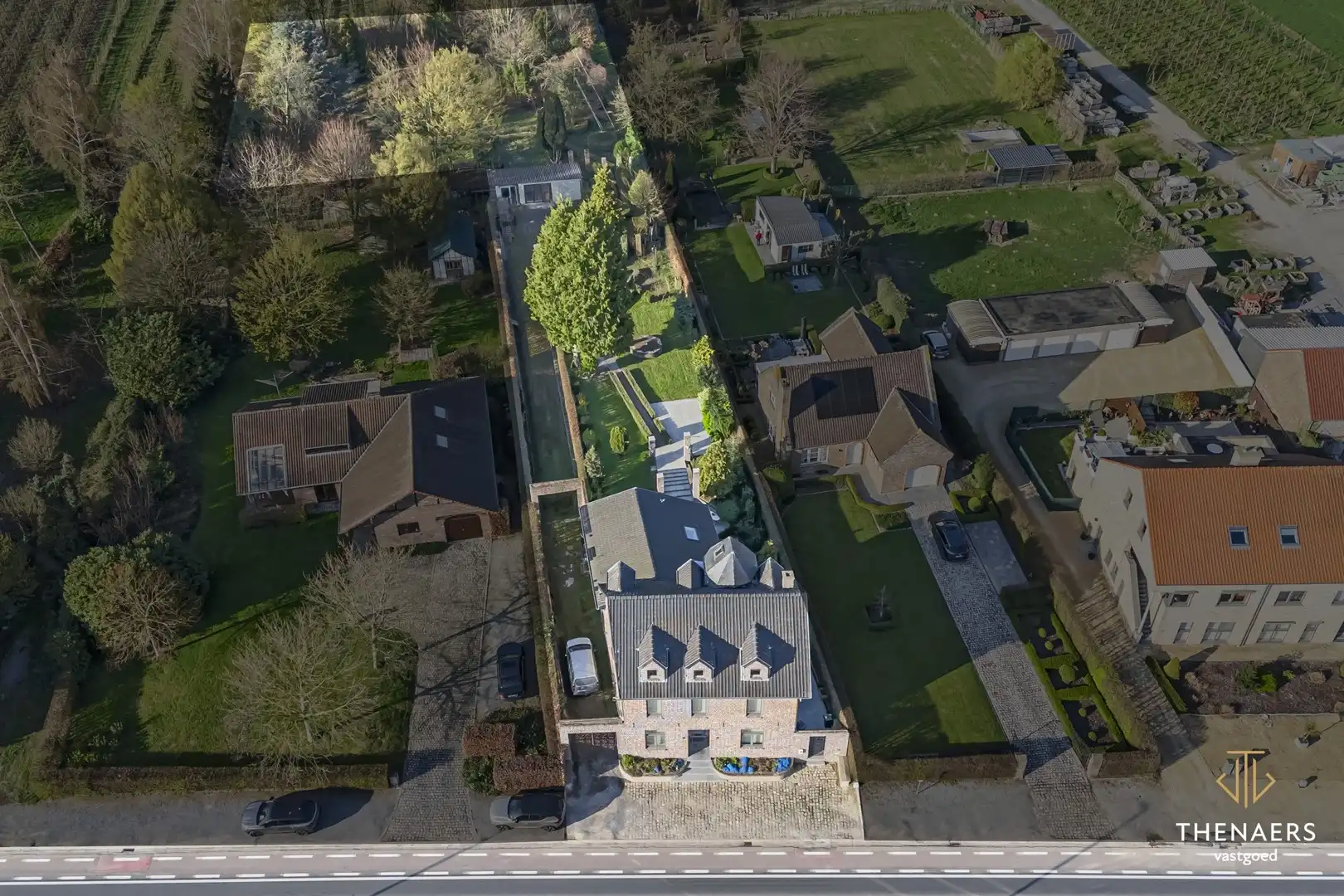 Karaktervolle en uitzonderlijk ruime woning met 5 slpks op&nbsp;een perceel van 36a 60ca. foto 42