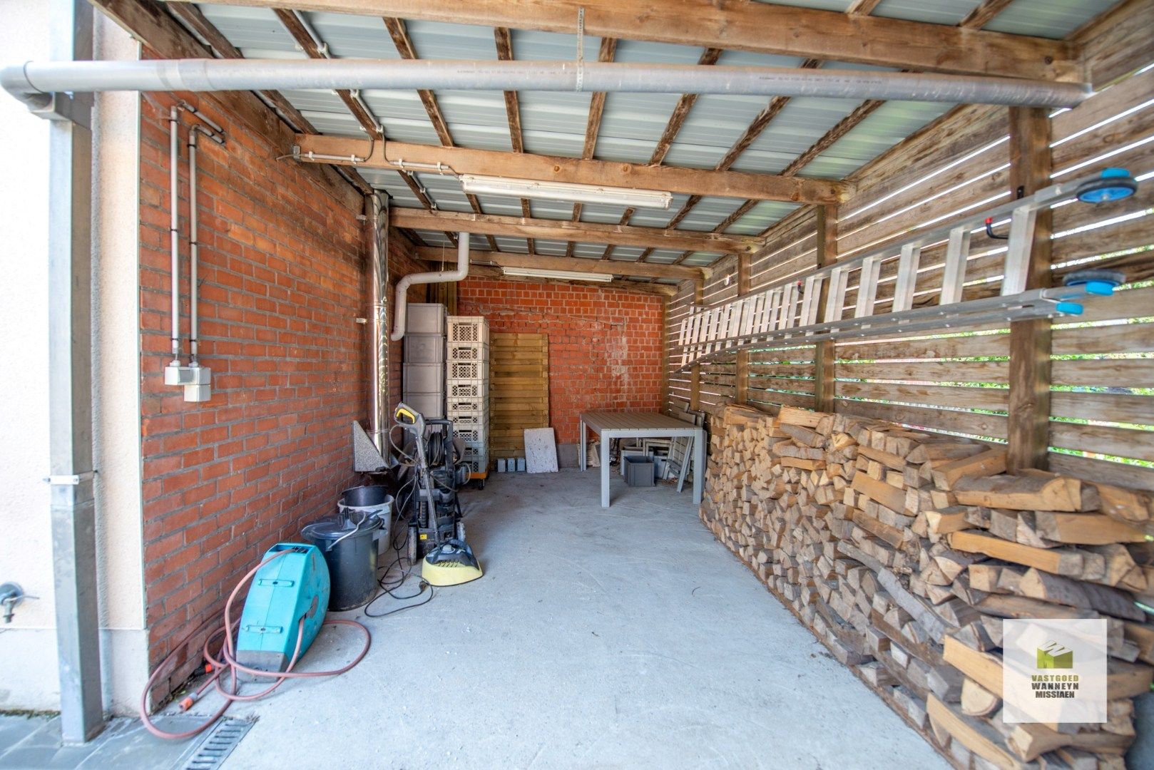 Ruime gezinswoning met tuin, 3 slaapkamers en een grote garage  foto 17