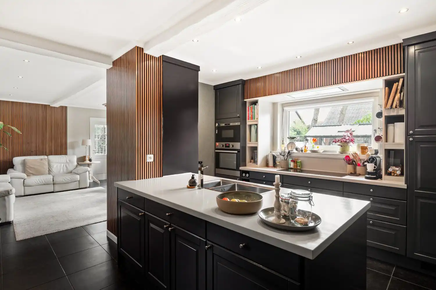 Instapklare laagbouwwoning met zonnige tuin in rustige straat te Hoevenen foto 8