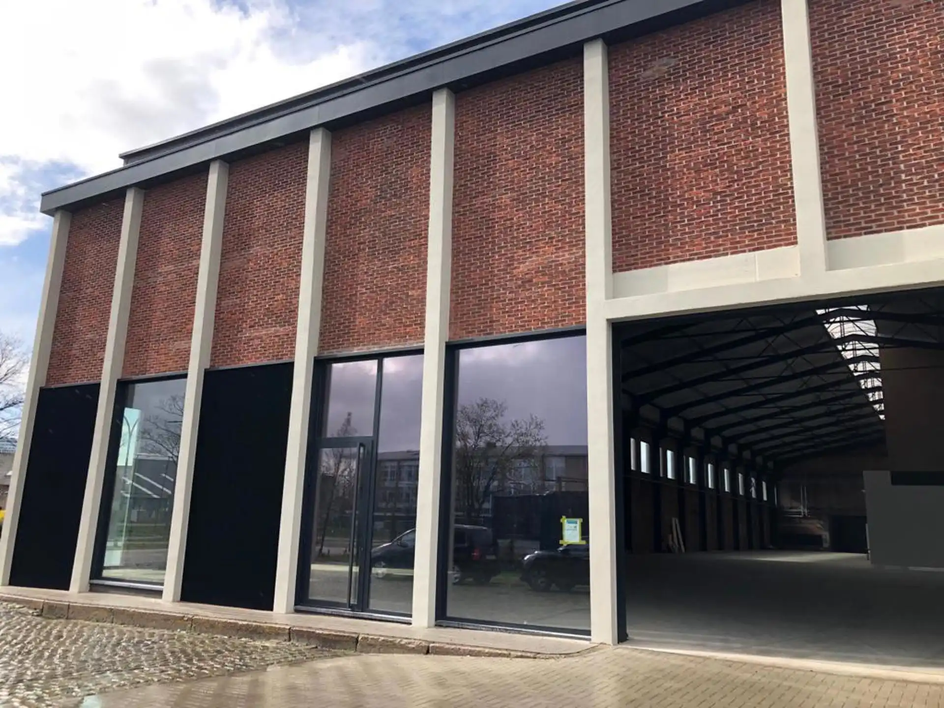 Magazijn ca 1.907m² met zichtlocatie en 2 sectionaal poorten foto 5
