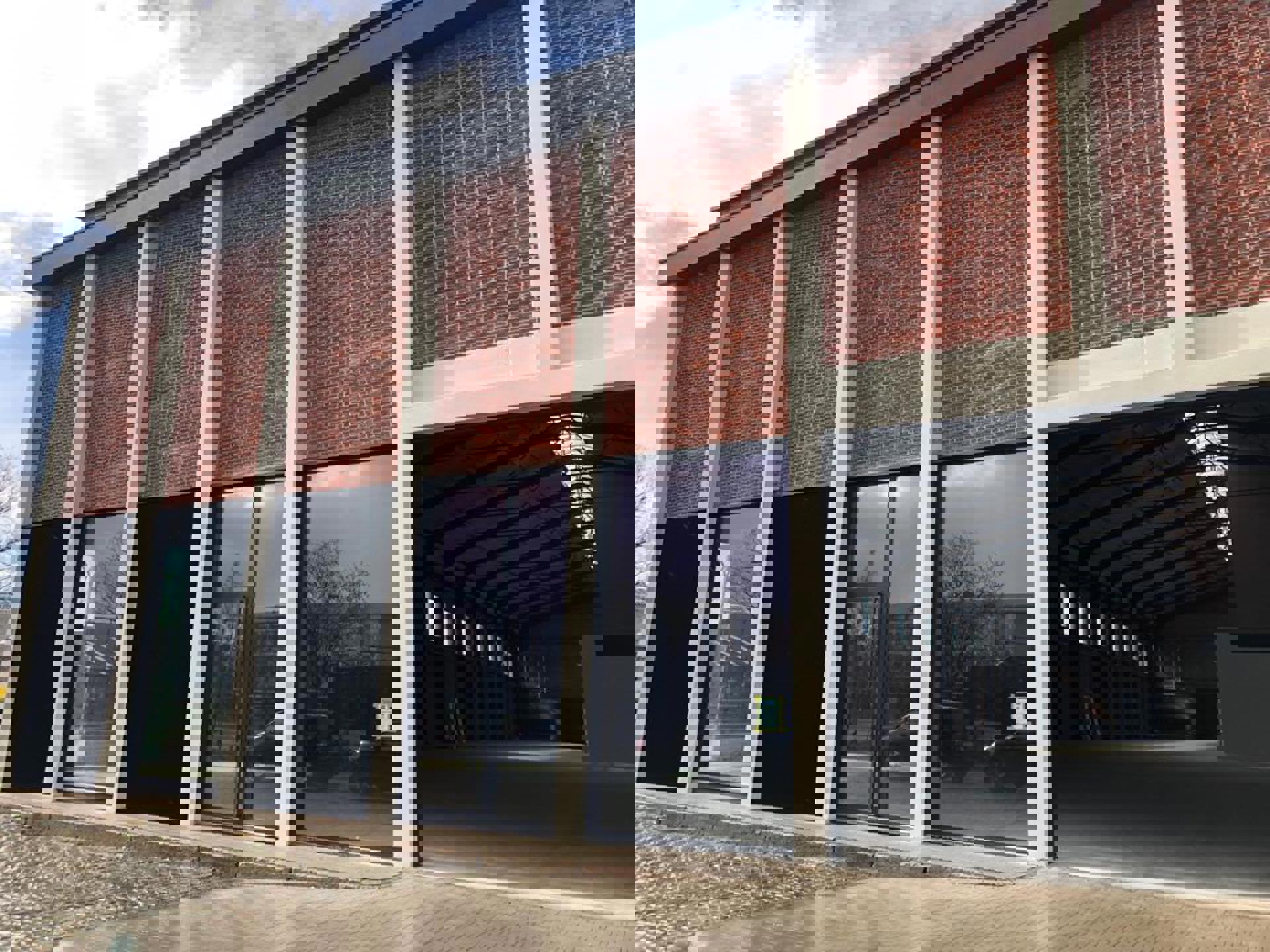 Magazijn ca 1.907m² met zichtlocatie en 2 sectionaal poorten foto 5