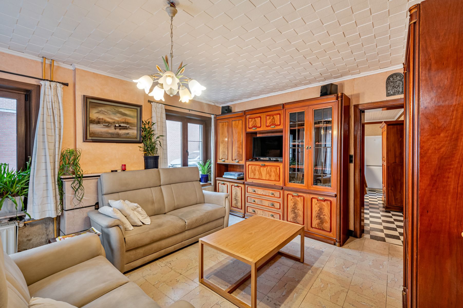 Ruime woning met bijgebouwen voor zelfstandige activiteit foto 11