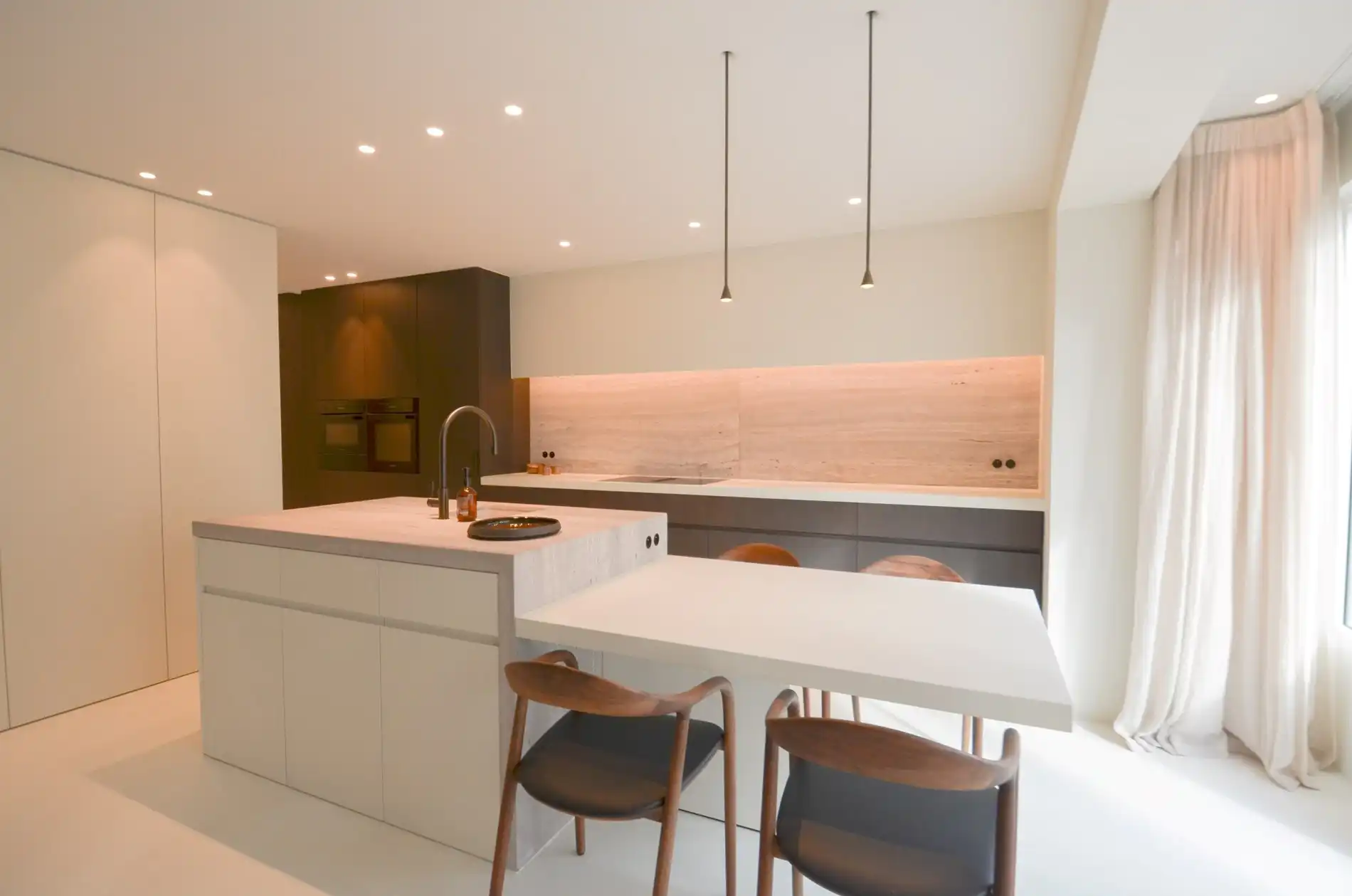 Uitzonderlijk, tijdloos volledig gerenoveerd appartement met een open zicht . foto 3