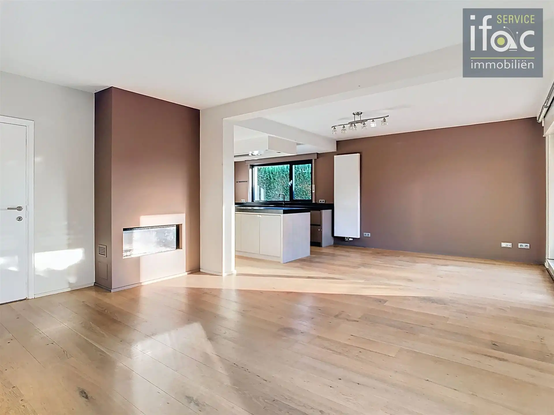 Bungalow met 4 slaapkamers en ruime garage foto 4