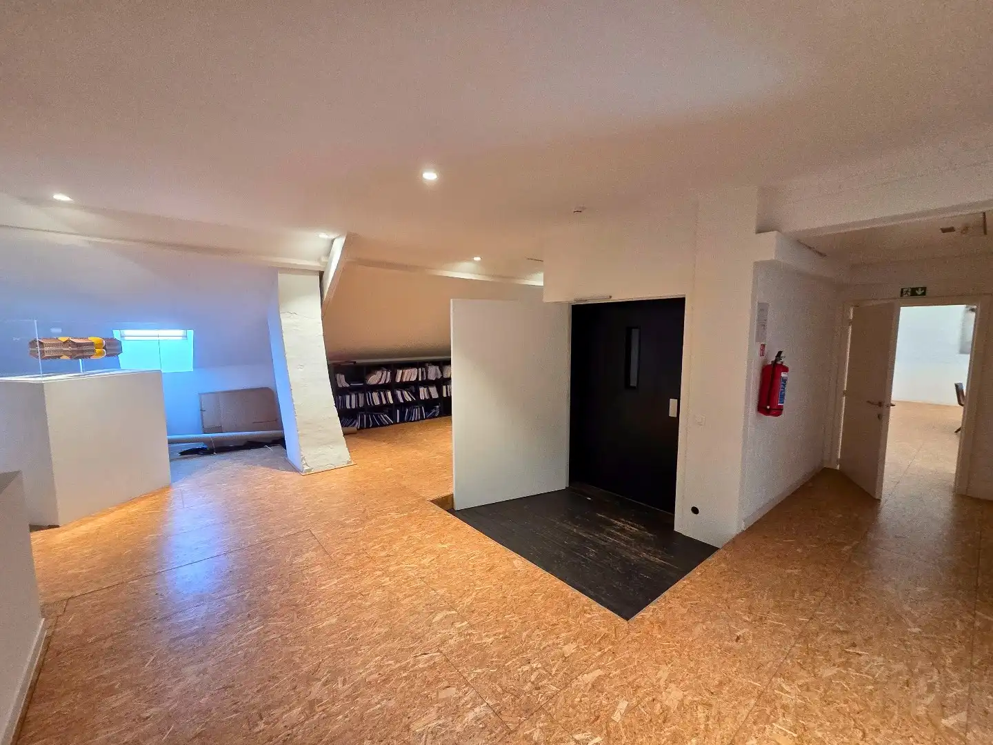 Kantoorruimte nabij de rechtbank van 325 m² foto 15