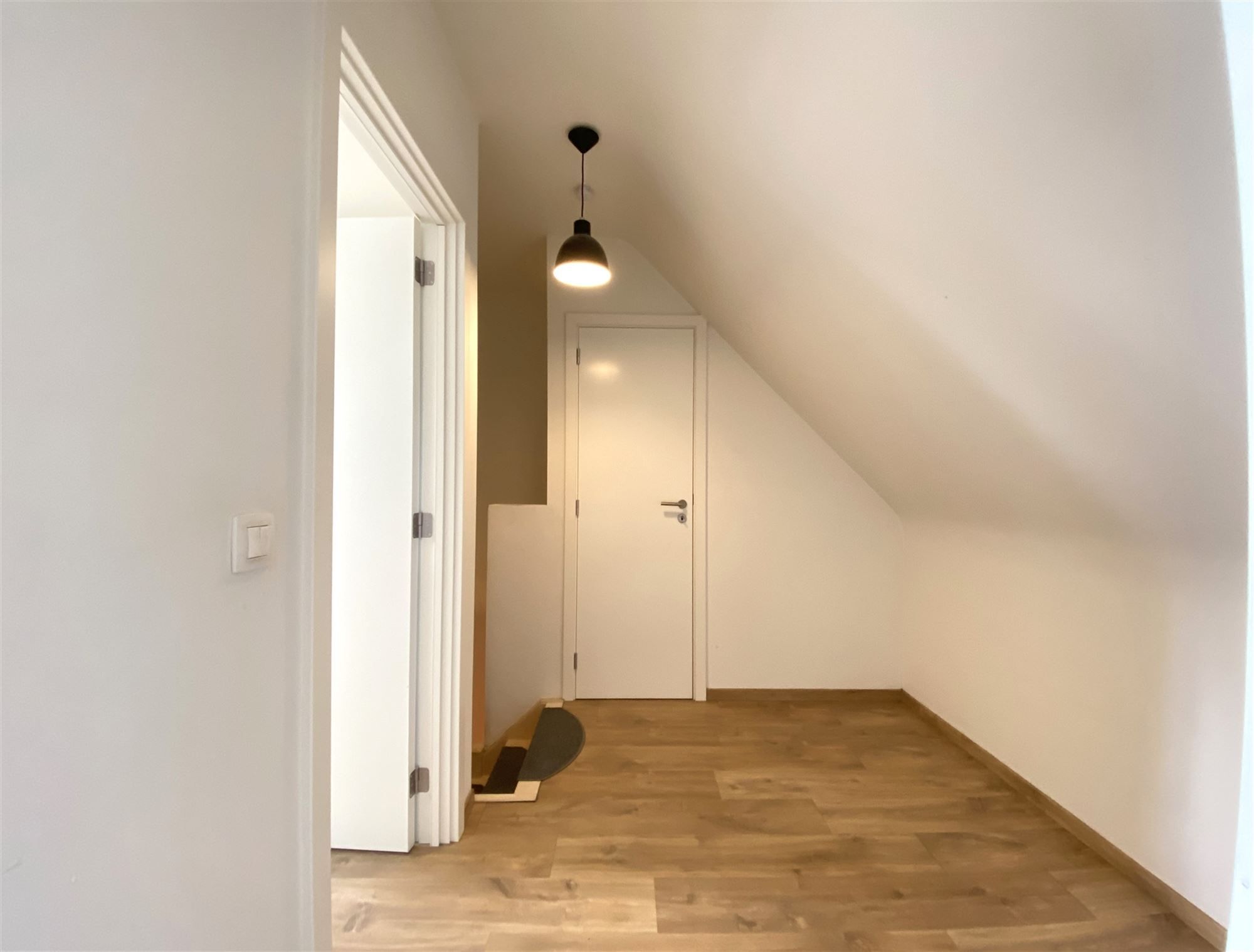 Knap duplex appartement met 3 slaapkamers, een garage en ook 2 autostaanplaatsen foto 12