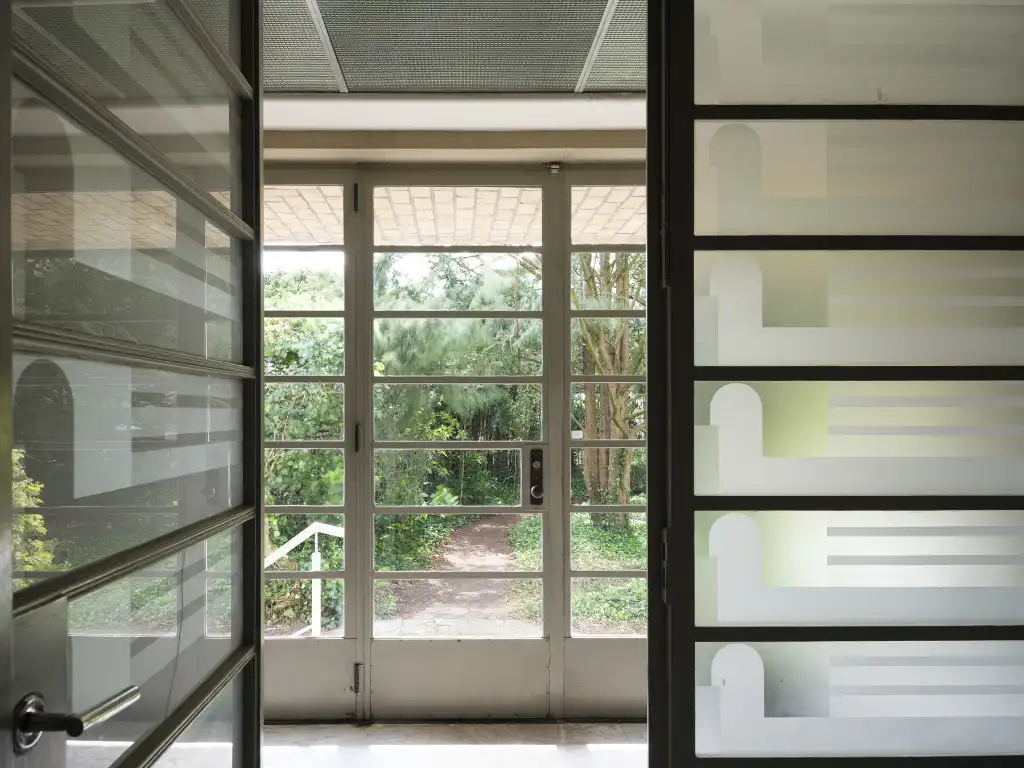 Omgeving Sint-Pieters station - Imposante half vrijstaande villa met parktuin, in nieuwe zakelijkheid naar een ontwerp van architect&nbsp;Geo&nbsp;Bontinck (1935). foto 9