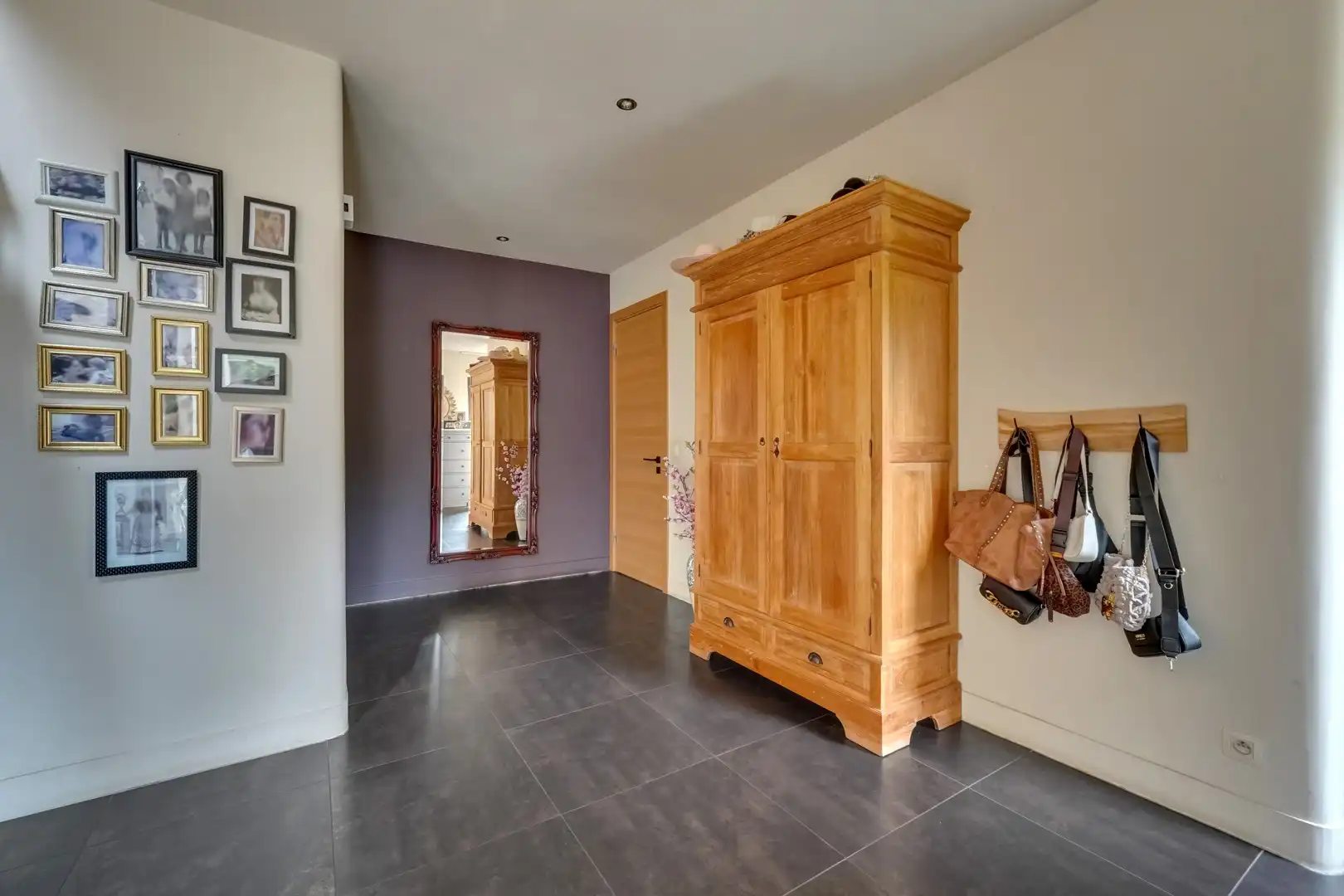 INSTAPKLARE GEZINSWONING MET 4 SLAAPKAMERS, ZWEMBAD EN PRACHTIGE TUIN OP 609M2 TE MAASMECHELEN foto 4