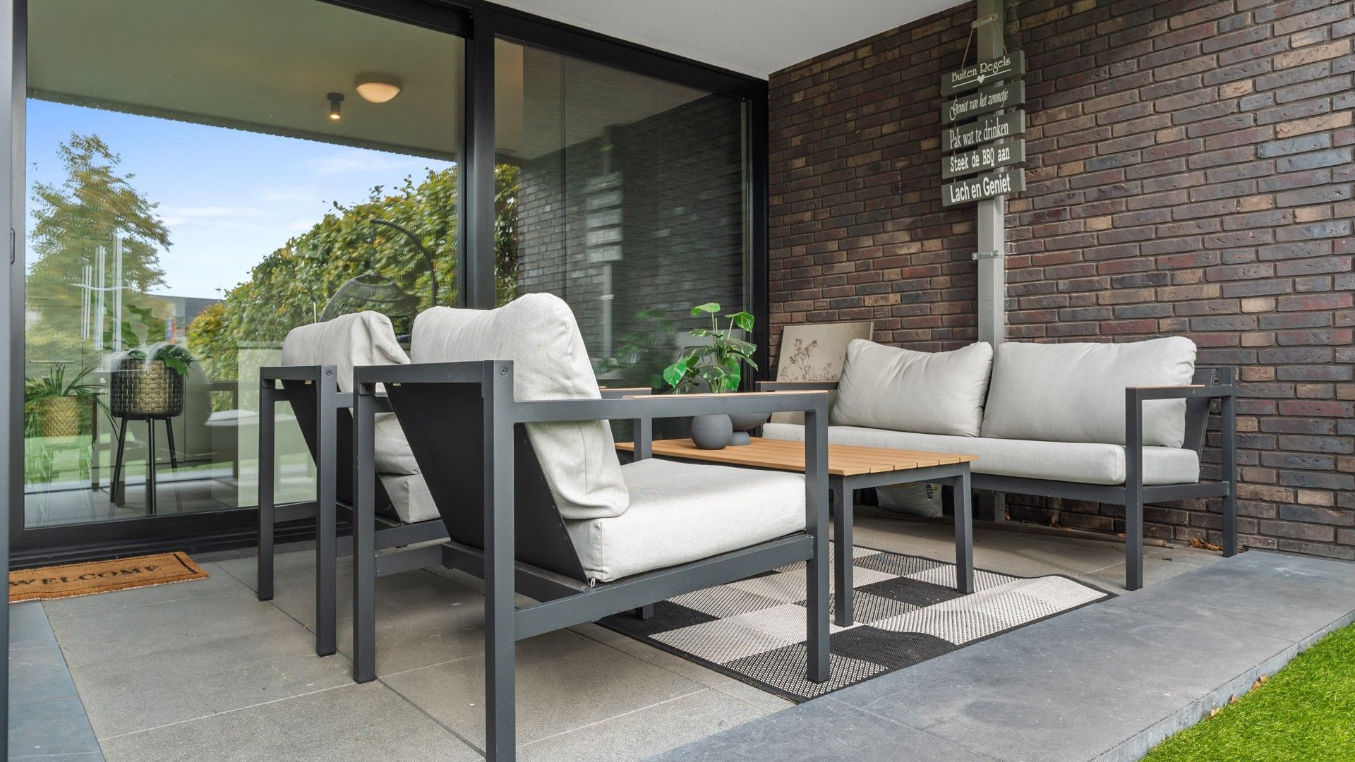 Gelijkvloers appartement met 2 slaapkamers, terras en tuin. Inclusief parking en kelderberging. foto 14