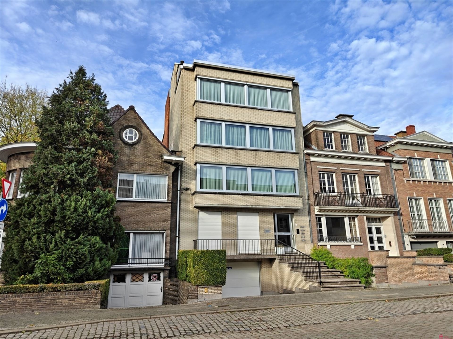 Dakappartement met heel aangenaam terras foto {{pictureIndex}}