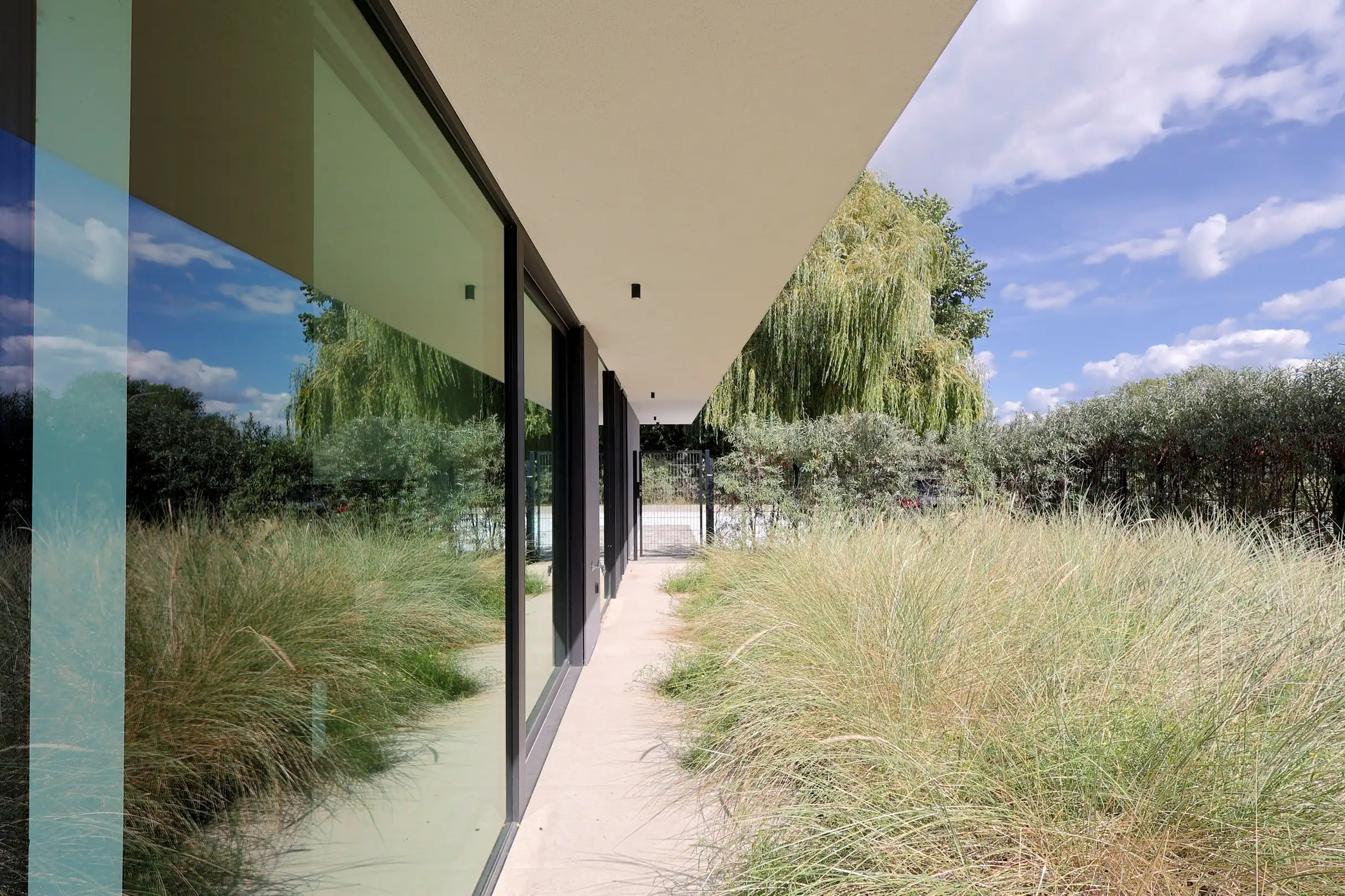 Modern gelijkvloers appartement in Groenendijk met ruim terras foto 19