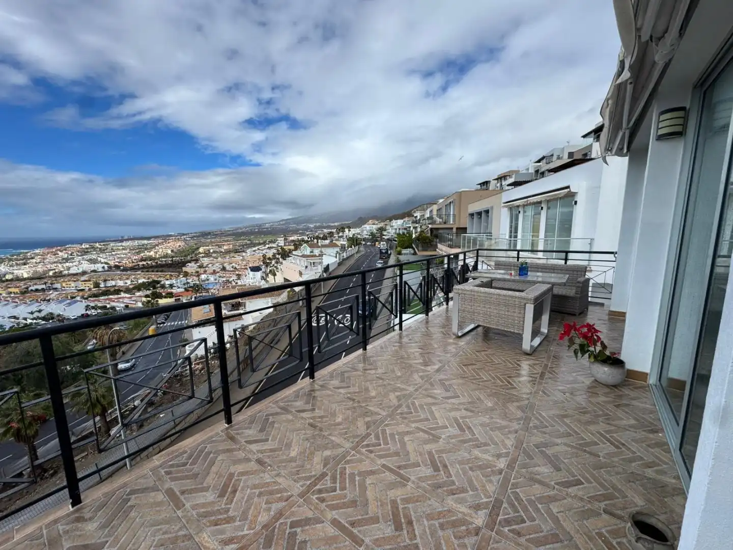 Uitzonderlijk ruime woning met uitzicht over de kustlijn   foto 2