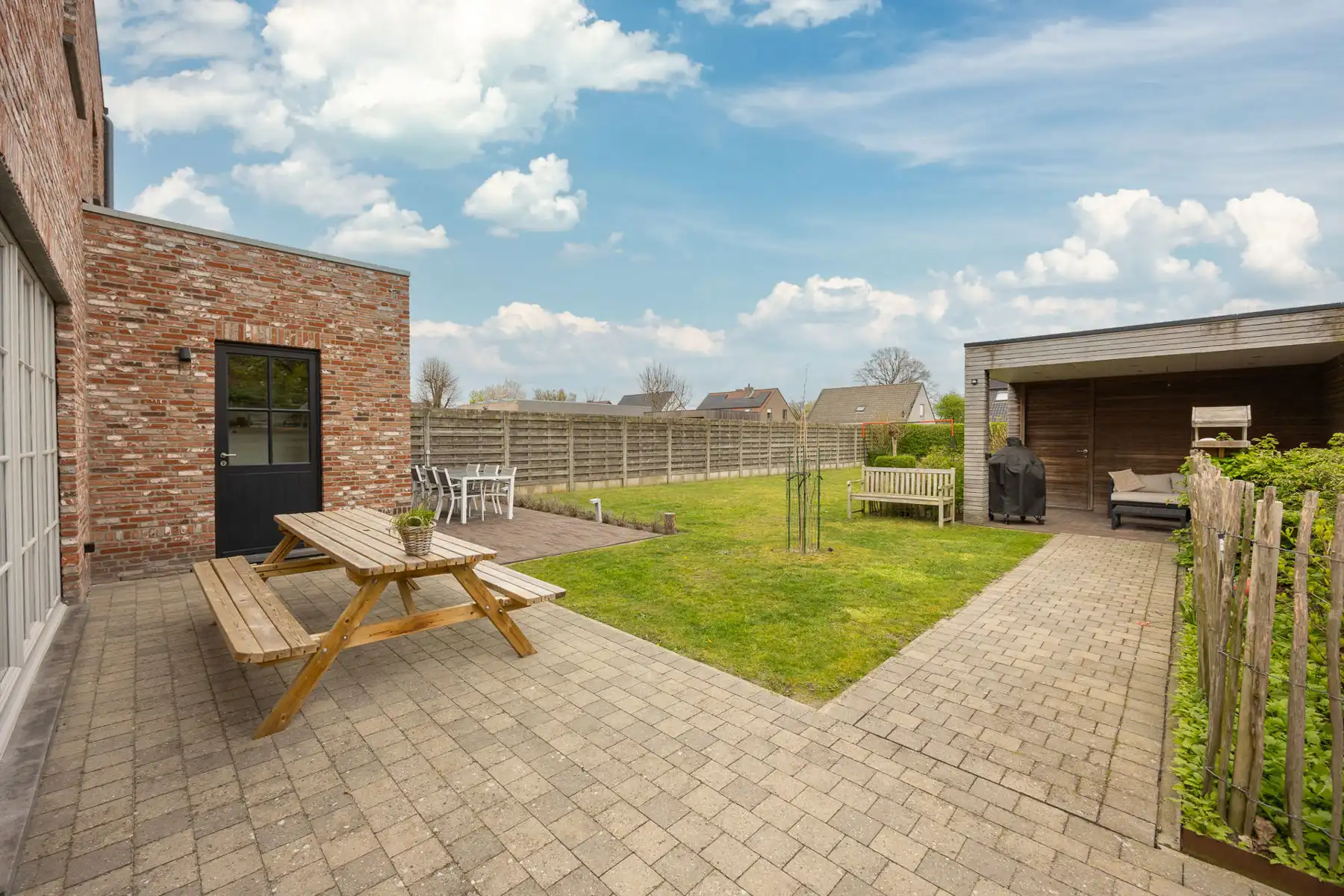 Ruime gezinswoning met tuin en 3 slaapkamers. foto 27