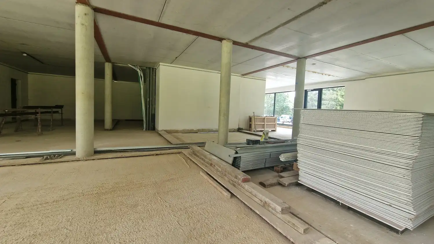 Handelspand te huur in Genk foto 5