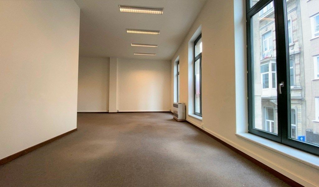 Kantoorruimte te huur in gerenoveerde herenwoning in centrum Gent foto 10